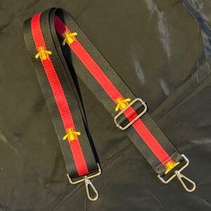 Ah Dorned Bee embroidered 2” black & red guitar style purse strap gold bees NWOT